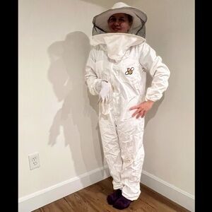 White Beekeeping Suit with Bee decoration, hat and leather gloves